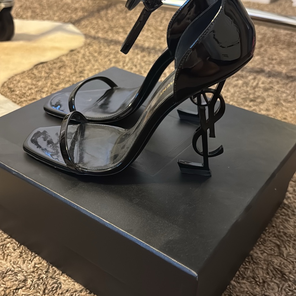 Yves Saint Laurent Black Patent Leather Heels